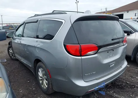 2017 Chrysler Pacifica Touring-L из США, поврежденный, VIN 2C4RC1BG1HR613311